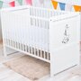Patut din lemn bebe, Transformabil si pentru junior, 120x60 cm, Din lemn de pin si mdf, Stabil si rezistent, Inaltime saltea reglabila pe 3 nivele, Laterala cu 3 bete detasabile, EN716-1, EN716-2, Alb, Babyneeds, Nadia II, Girafa + Saltea 12 cm - 3