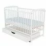 Patut din lemn bebe, 120x60 cm, Cu sertar cu capac, Din lemn de pin si mdf, Stabil si rezistent, Inaltime saltea reglabila pe 3 nivele, Laterala cu 3 bete detasabile, EN716-1, EN716-2, Alb, Babyneeds, Ola