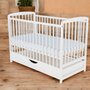 Patut din lemn bebe, 120x60 cm, Cu sertar cu capac, Din lemn de pin si mdf, Stabil si rezistent, Inaltime saltea reglabila pe 3 nivele, Laterala cu 3 bete detasabile, EN716-1, EN716-2, Alb, Babyneeds, Ola + Saltea 8 cm - 3