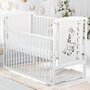 Patut din lemn bebe, 120x60 cm, Cu laterala culisanta, Din lemn de pin si mdf, Stabil si rezistent, Inaltime saltea reglabila pe 3 nivele, Laterala cu 3 bete detasabile, EN716-1, EN716, Alb, Babyneeds, Timmi Girafa + Saltea 10 cm - 2