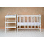 BabyNeeds - Patut din lemn Timmi Girafa 120x60 cm, Cu laterala culisanta, Din lemn de pin si mdf, Stabil si rezistent, Inaltime saltea reglabila pe 3 nivele, Laterala cu 3 bete detasabile, EN716-1, EN716-2, Alb + Saltea 12 cm - 2