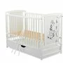 Patut din lemn bebe, 120x60 cm, Cu sertar cu capac, Din lemn de pin si mdf, Stabil si rezistent, Inaltime saltea reglabila pe 3 nivele, Laterala cu 3 bete detasabile, EN716-1, EN716-2, Alb, Babyneeds, Timmi Girafa + Saltea 10 cm - 4
