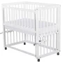 Patut co-sleeper, Qmini, Dalia, Multifunctional, 90x50 cm, Din lemn de pin, Reglabil pe orice treapta de inaltime la patul parintilor, Sistem de ancorare si roti cu frana incluse, Alb + Saltea 8 cm - 5