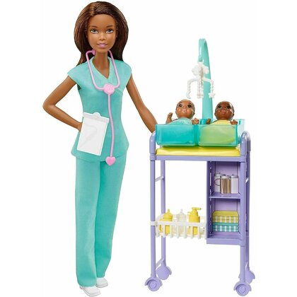 Mattel - Papusa Barbie Doctor pediatru, Verde