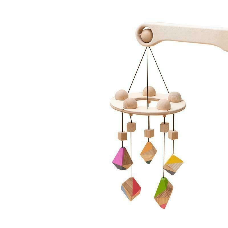 Mobbli - carusel patut bebelusi mobile, cu 5 jucarii colorate corpuri geometrice, lemn,