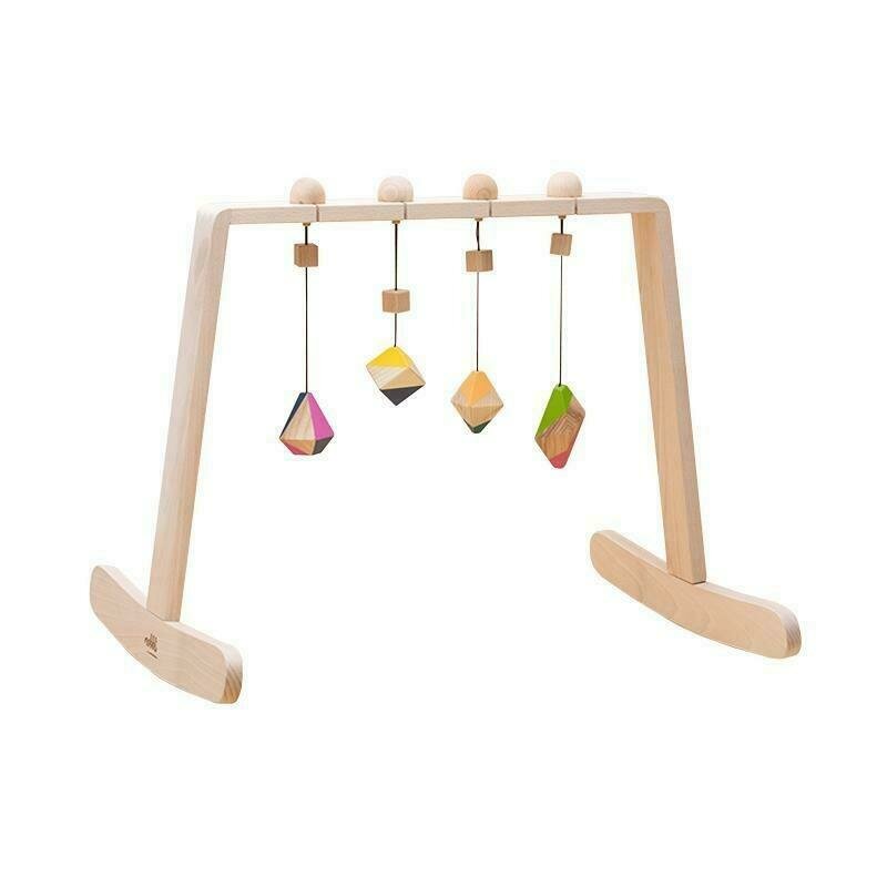 Mobbli - centru de activitati baby gym , cu 4 jucarii colorate, corpuri geometrice din lemn