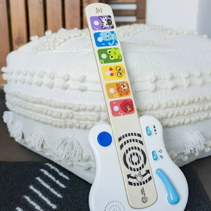Chitara muzicala, Baby Einstein, Cu tehnologie Magic Touch, Din lemn, Cu sunete realiste, 12 luni+, Multicolor