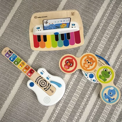 Chitara muzicala, Baby Einstein, Cu tehnologie Magic Touch, Din lemn, Cu sunete realiste, 12 luni+, Multicolor