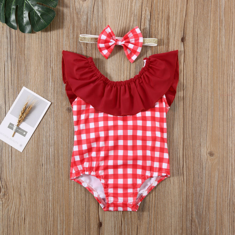 Costum de baie cu patratele rosii si bentita (marime: 120)