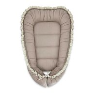 Cosulet bebelus, MimiNu, Premium, Pentru dormit, Baby Nest 55 x 75 cm, Cu Volanase si dantela, Husa 100% bumbac, Din bumbac certificat Oeko Tex Standard 100, Mocha