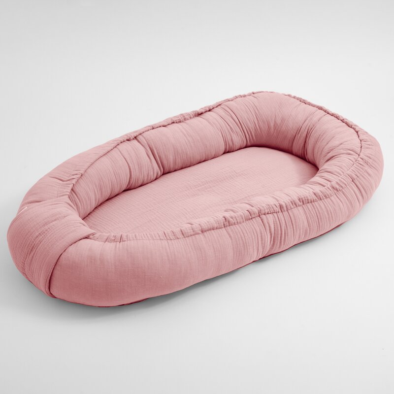 Cosulet bebelus, New Baby, Pentru dormit, Baby Nest 80 x 50 cm, Din muselina, Din materiale certificate Oeko Tex Standard 100, Pink