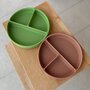 Farfurie compartimentata, Petite&Mars, Take&Match, Din silicon, Rotunda, Cu ventuza si 3 compartimente, Adecvata pentru masina de spalat vase si microunde, Nu absoarbe mirosuri, Fara BPA, 500 ml, 6 luni+, Velvet Latte, Maro pudrat - 6