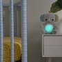 Jucarie muzicala, Bright Starts, Hug-a-bye Baby, Din plus, Model elefant, Lumina intermitenta, Melodii linistitoare, Texturi diverse, Dezvoltare motorie fina, 6 luni+, Multicolor - 8