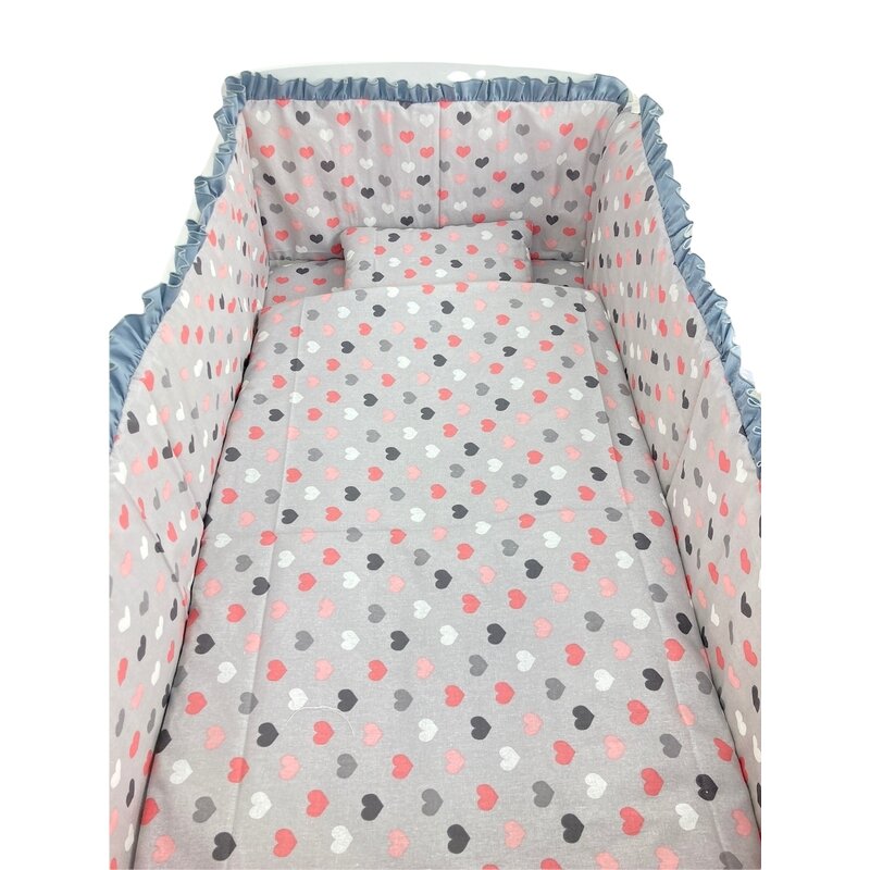 Lenjerie de patut bebelusi 140x70 cm 5 piese cu aparatori laterale pe burete cn inimioare pe gri