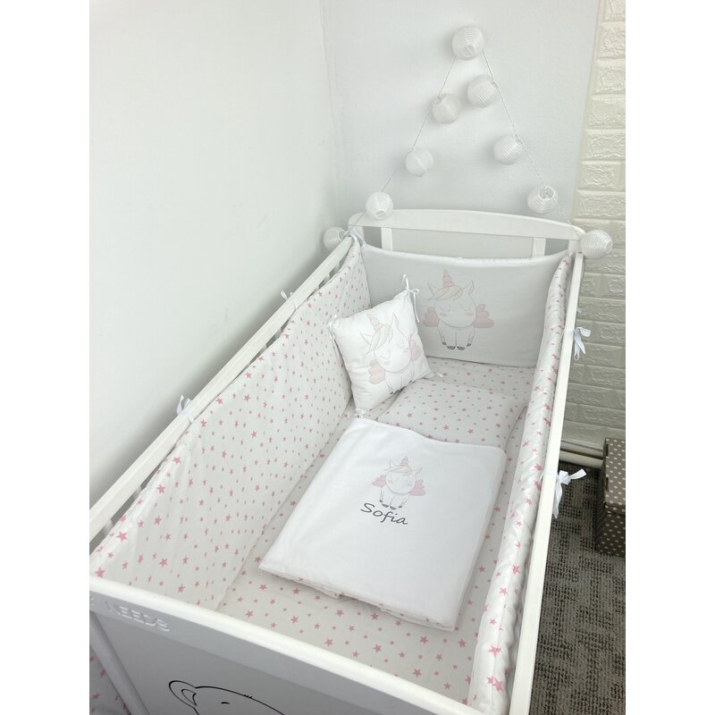 Deseda - lenjerie de patut bebelusi personalizata imprimata pat 120x60 cm stelute roz pe alb unicorn