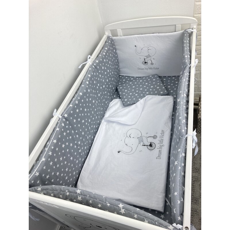 Lenjerie de patut bebelusi personalizata imprimata pat 140x70 cm stelute albe pe gri - elefantel