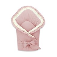 Paturica de infasat, MimiNu, Cu volanase si dantela, Cu multiple utilizari, Cu inchidere cu panglica, Dimensiune 75x75 cm, Din bumbac certificat Oeko Tex Standard 100, Powder Pink