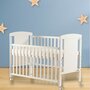 Patut din lemn bebe, 120x60 cm, Cu laterala culisanta, Din lemn de pin si mdf, Cu roti, Cu sina speciala pentru dentitie, Stabil si rezistent, White, FreeON, Mia - 3