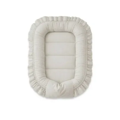 Cosulet bebelus, MimiNu, Pentru dormit, Baby Nest 55 x 75 cm, Cu Volanase, Husa 100% bumbac, Din bumbac certificat Oeko Tex Standard 100, Colectia Royal, Beige