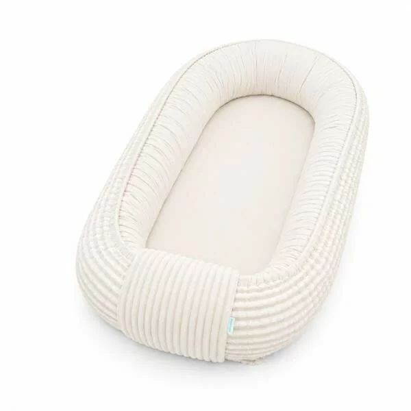 Cosulet bebelus, New Baby, Pentru dormit, Baby Nest 80 x 50 cm, Din catifea reiata, Din materiale certificate Oeko Tex Standard 100, Cream