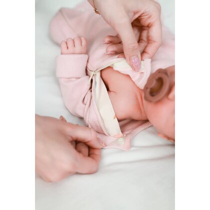 Babyly - Salopeta bebelusi cu maneca lunga si botosei, inchidere cu fermoar, Roz Trandafir, marimea 68