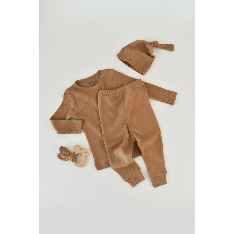 Babycosy - Set 3 piese: bluzita cu maneca lunga, panataloni lungi si caciulita din bumbac organic si modal - Maro, Baby Cosy (Marime: 9-12 luni)
