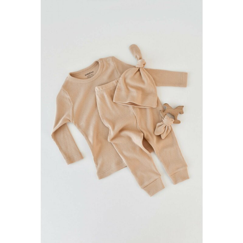 Babycosy - set 3 piese: bluzita cu maneca lunga, panataloni lungi si caciulita din bumbac organic si modal - somon (marime: 6-9 luni)