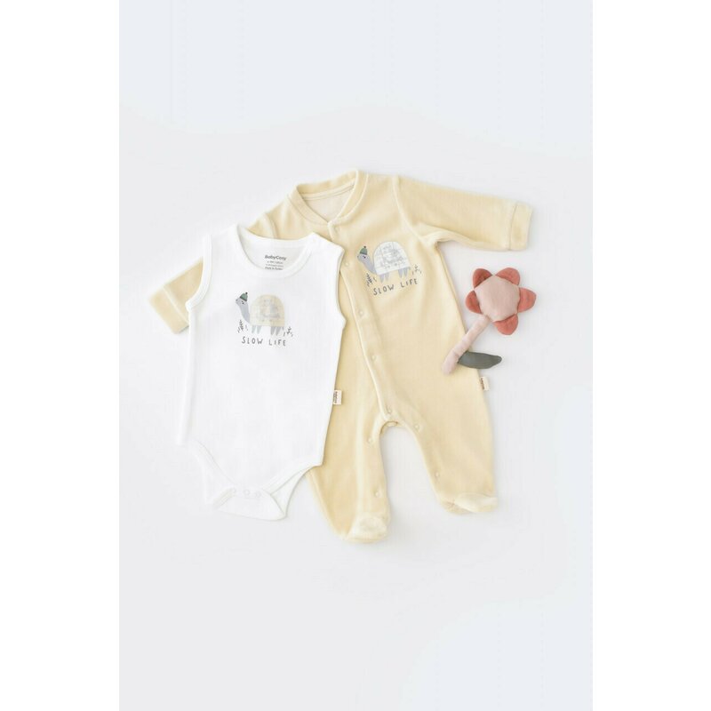 Babycosy - Set Broscuta cu salopeta si body din 80%bumbac organic si 20% poliester - Crem, Baby Cosy (Marime: 0-3 Luni)