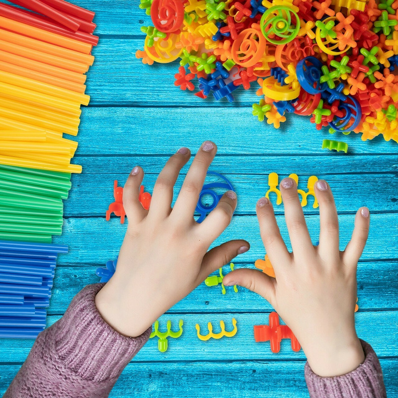 Set de construit malplay cu paie si accesorii pentru imbinat multicolore 1200 buc