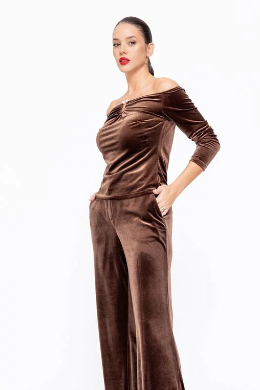 Bluză Caramel elegantă catifea maro cu accesoriu perlă  B4542 thumbnail picture - 