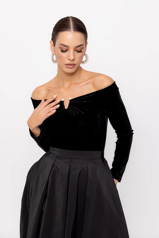 Bluză Caramel elegantă catifea neagră cu accesoriu perlă  B4542 thumbnail picture - 