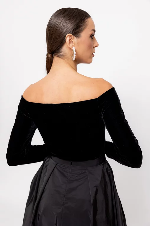 Bluză Caramel elegantă catifea neagră cu accesoriu perlă  B4542 thumbnail picture - 