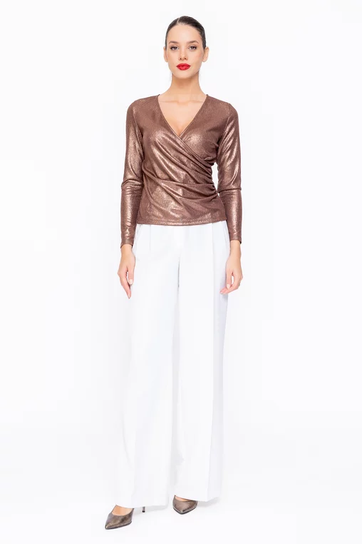 Bluză Caramel elegantă cu decolteu suprapus maro B4545 thumbnail picture - 