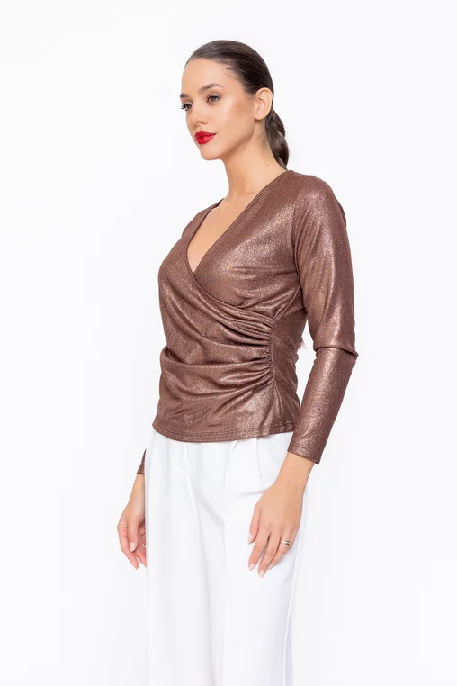 Bluză Caramel elegantă cu decolteu suprapus maro B4545 thumbnail picture - 