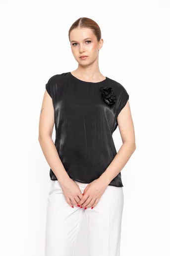 Bluză Caramel elegantă cu floare neagră B4622