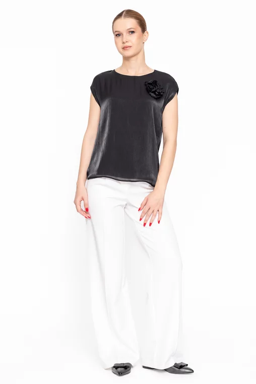 Bluză Caramel elegantă cu floare neagră B4622 thumbnail picture - 