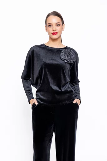 Bluză Caramel  lejeră din catifea cu floare decorativă neagră B4547
