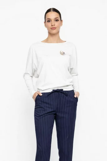 Bluză Caramel lejeră ivory cu mâneci chimono și broșă B4613