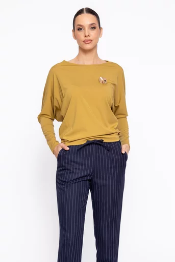 Bluză Caramel lejeră muștar cu mâneci chimono și broșă B4613