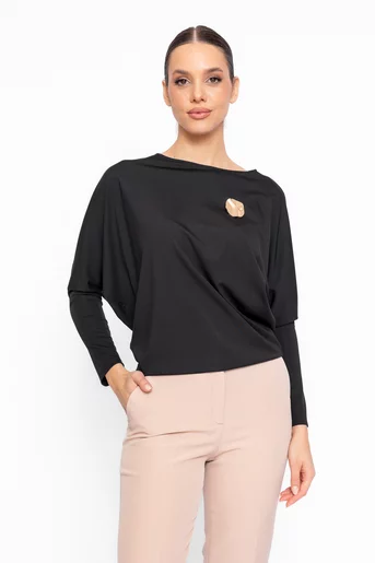 Bluză Caramel lejeră neagră cu mâneci chimono și broșă B4613
