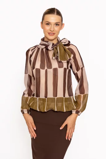 Bluză elegantă cu fundă și imprimeu abstract kaki BLM60805