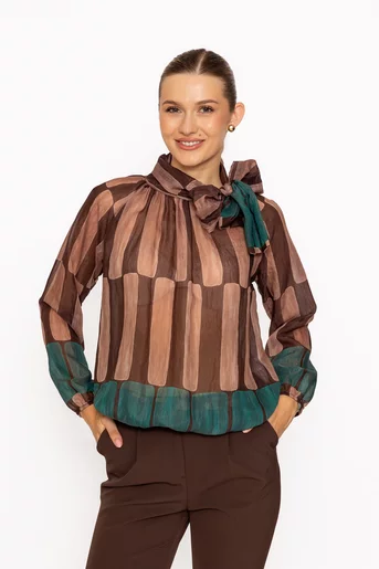 Bluză elegantă cu fundă și imprimeu abstract maro BLM60805