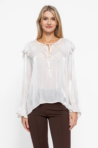 Bluză elegantă decorată cu mărgele crem BLO1001
