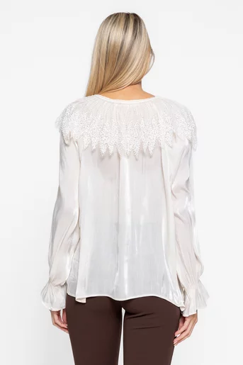 Bluză elegantă decorată cu mărgele crem BLO1001