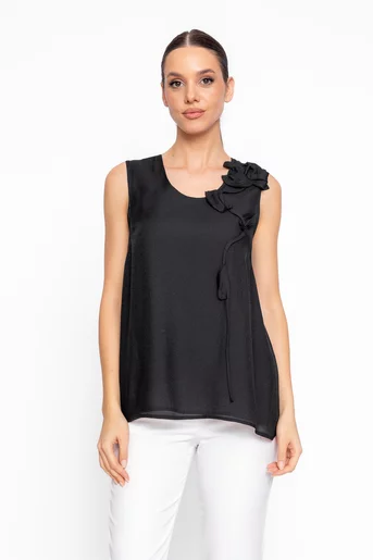 Bluză lejeră cu floare decorativă neagră BKC60202