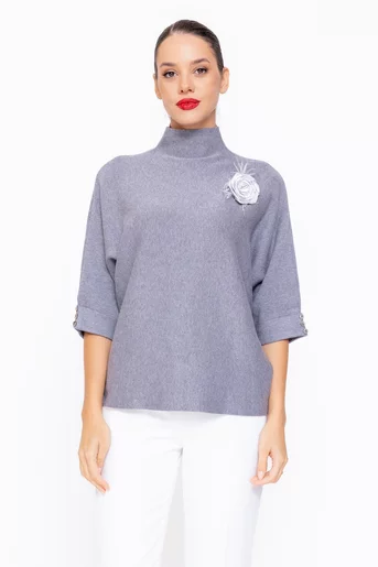 Bluză tricotată cu nasturi si floare decorativă gri BDM1107