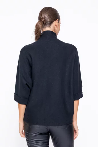 Bluză tricotată cu nasturi si floare decorativă neagră BDM1107