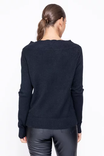 Bluză tricotată decolteu bărcuță decorată cu pietre neagră BDM1106