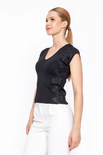 Bluză tricotată în v cu broderie neagră BSUN60305