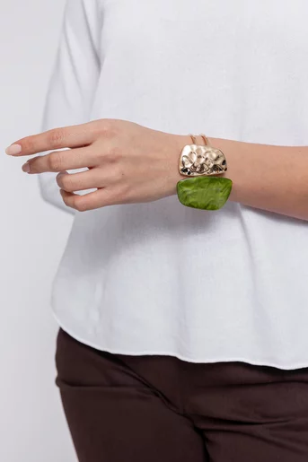 Brățară statement aurie cu accent verde marmorat BNS60202